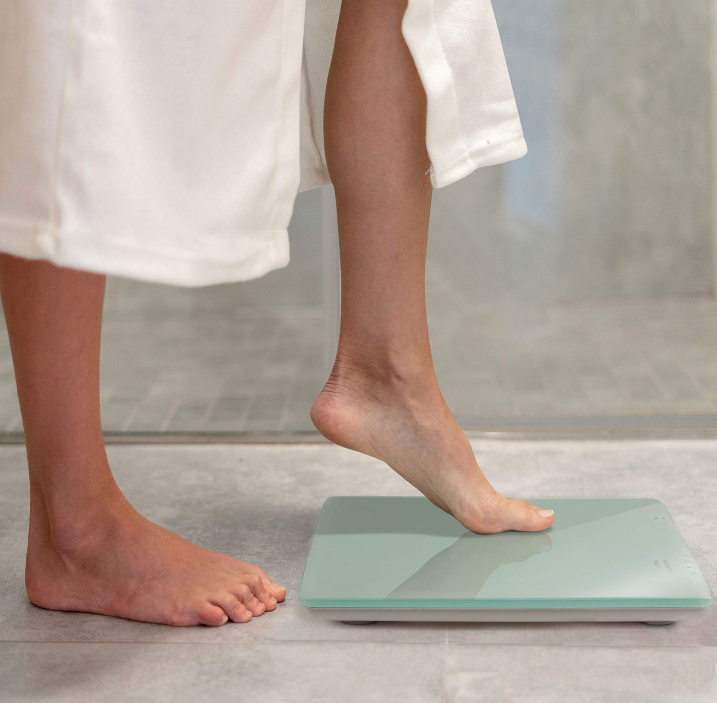 JB8524 Deluxe Talking Scale. Digital Body Weight Talking Bathroom Scale, High Precision Measurements, Over 600 Pound Capacity Weight Scale. Extra-Large Display, Auto-Calibrated, Precision Balanced