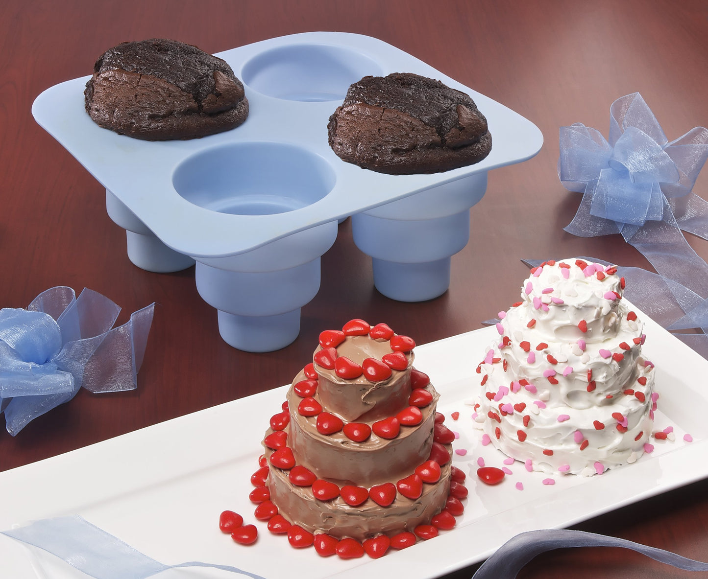 4 CAVITY 3 TIERED SILICONE CAKE MOLD - MAKES 4 MINI 3 TIERED CAKES AT THE SAME TIME!